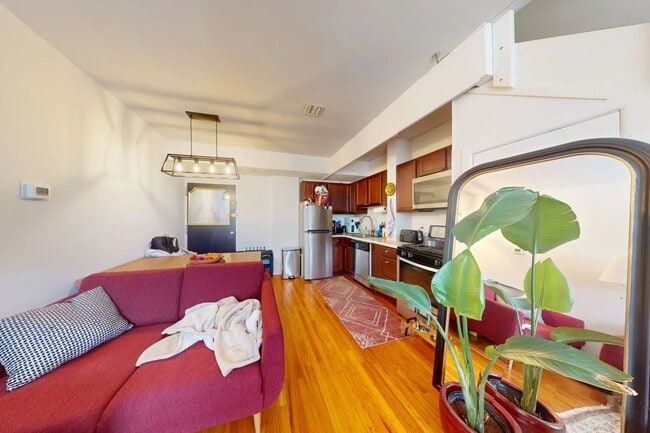 319 S 10th St in Philadelphia, PA - Building Photo - Building Photo