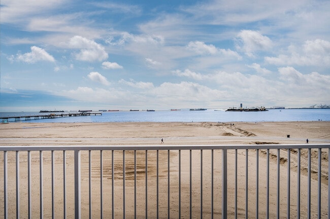 16 S 36th Pl in Long Beach, CA - Building Photo - Building Photo