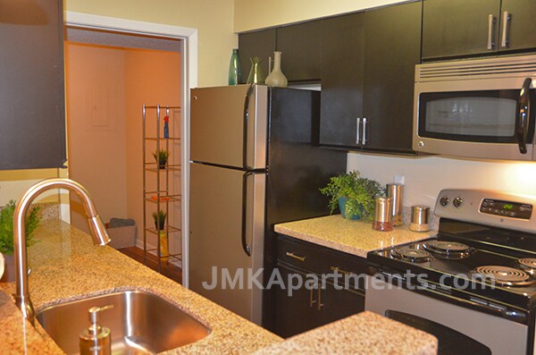 2880 Eagle Ln, Unit 809 in West Palm Beach, FL - Foto de edificio