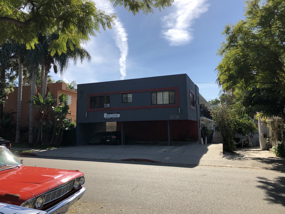 8208 Norton Ave in West Hollywood, CA - Building Photo