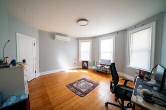 100 Calumet St, Unit 2 in Boston, MA - Building Photo - Building Photo