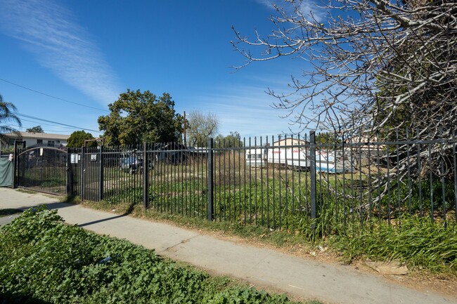 14715 W Blythe St in Panorama City, CA - Building Photo - Building Photo