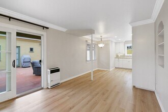 1231-1231 W Bay Ave in Newport Beach, CA - Building Photo - Building Photo