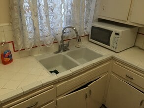 5646 Farmdale Ave, Unit 3/4 in North Hollywood, CA - Building Photo - Building Photo