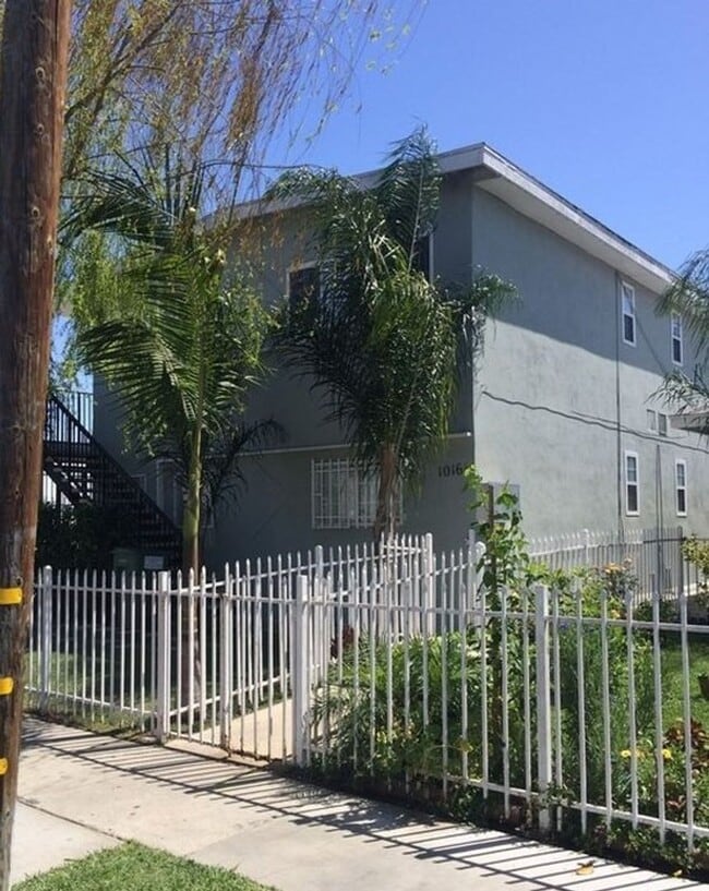 1016 W 103rd St in Los Angeles, CA - Building Photo - Building Photo