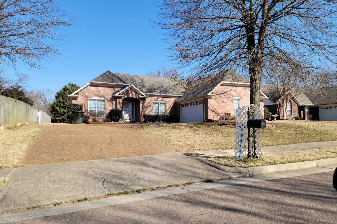 6736 Oakmoor Cir S in Bartlett, TN - Building Photo