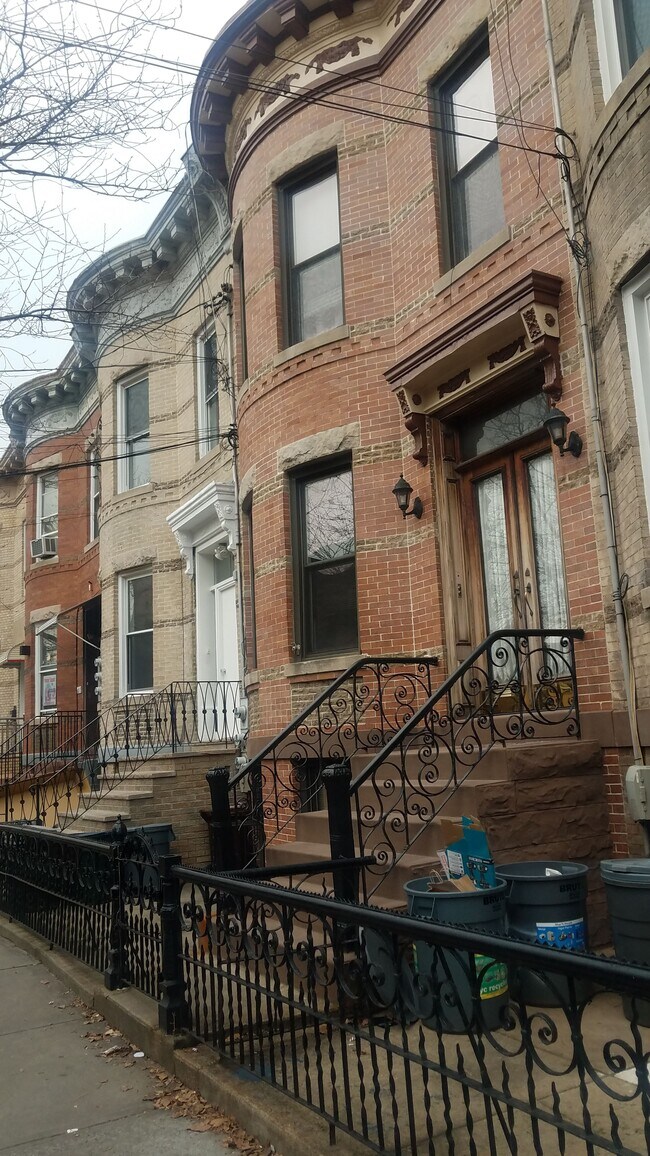 6015 71st Ave Apartments and Nearby Ridgewood Apartments For Rent