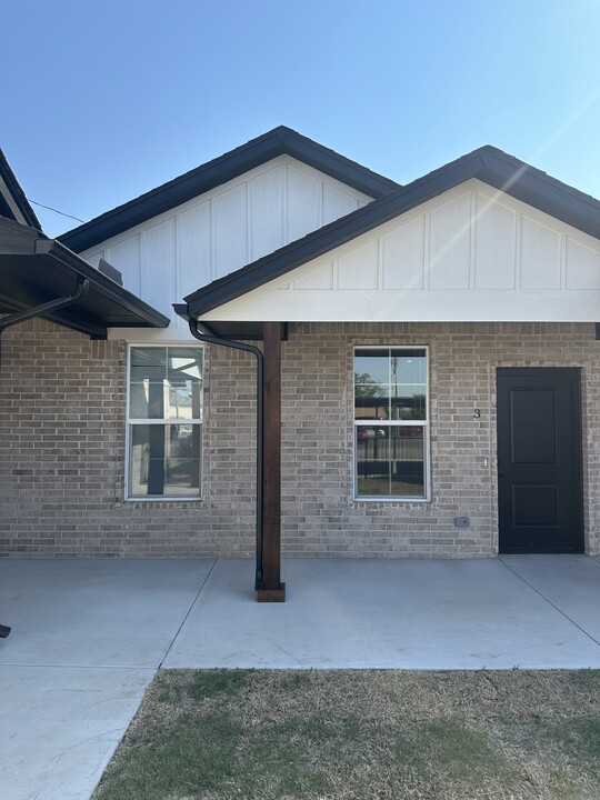 227 W Fairchild Dr, Unit 4 in Midwest City, OK - Foto de edificio