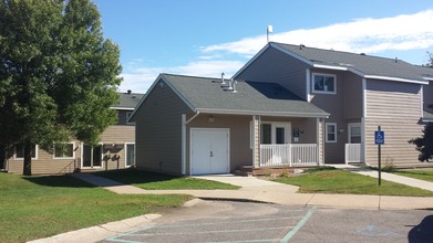 Pine Manor Townhouses in Ely, MN - Building Photo - Building Photo