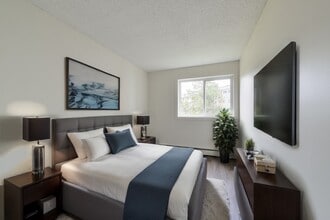 Riverview Plaza in Edmonton, AB - Building Photo - Building Photo