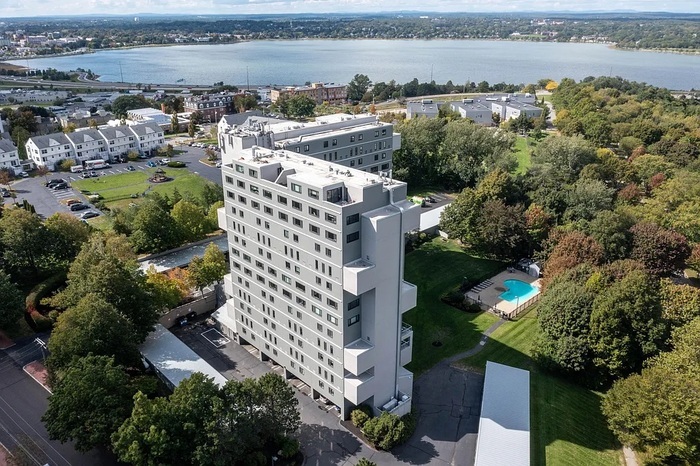 340 Eastern Promenade in Portland, ME - Building Photo