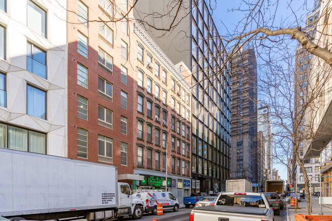 207 West 28Th Street in New York, NY - Building Photo - Building Photo