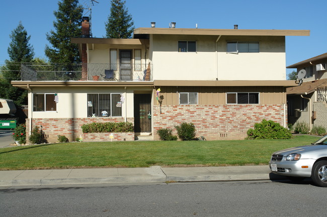 335 Dunster Dr in Campbell, CA - Foto de edificio - Building Photo