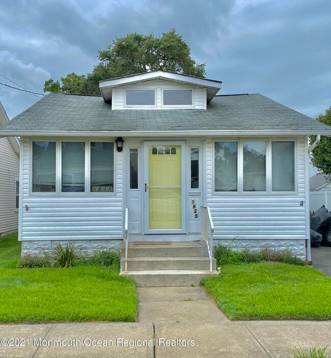 property at 1835 Fernwood Rd