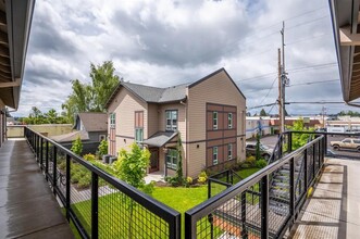 134 N 18th St in Saint Helens, OR - Foto de edificio - Building Photo