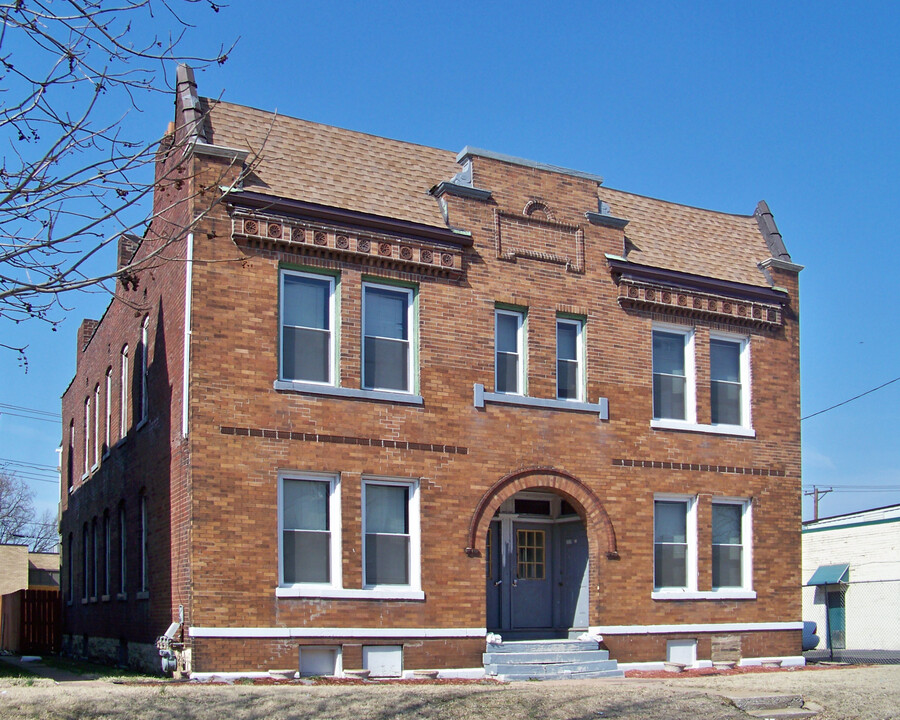 2041 Edison Ave in Granite City, IL - Building Photo