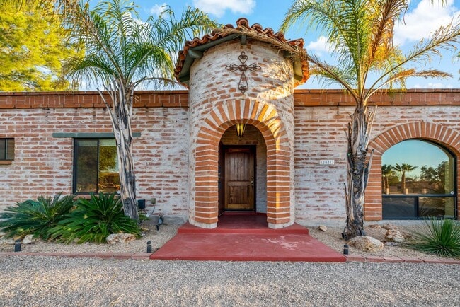 property at 3624 E Calle Alarcon