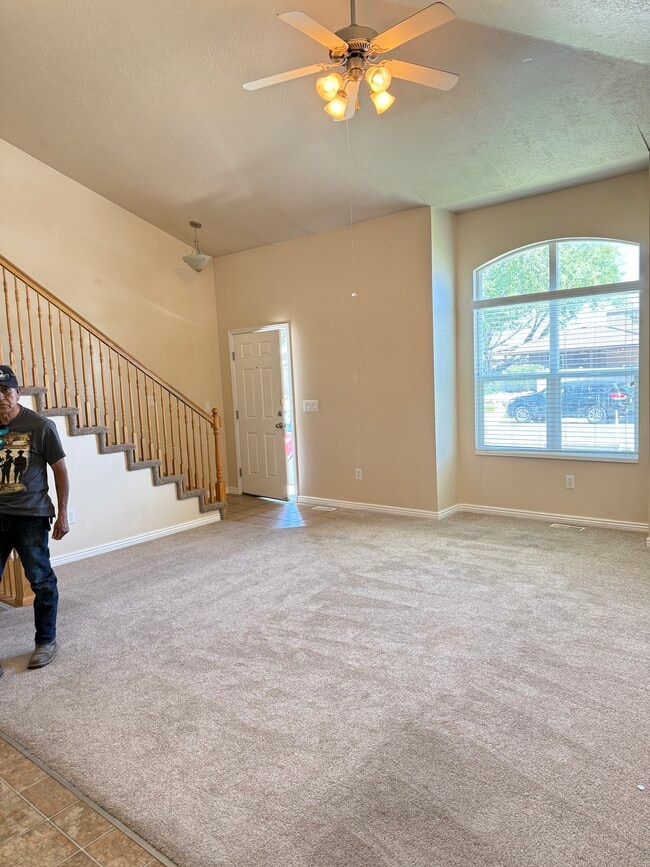 property at 2215 W Samuel Dr