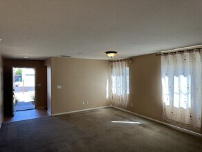 2714 Twin Bridges Ln in Stockton, CA - Building Photo - Building Photo