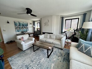 182 Beacon St, Unit 11 in Boston, MA - Building Photo - Building Photo