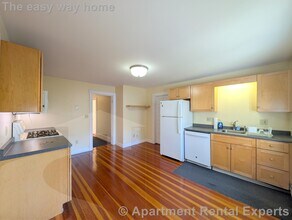 41 Bay State Ave in Somerville, MA - Foto de edificio - Building Photo