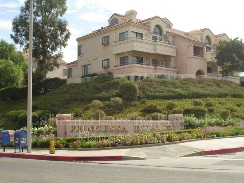 18215 Flynn Dr in Canyon Country, CA - Building Photo