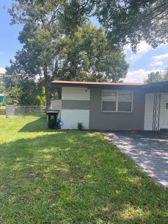 2410 Ave C SW in Winter Haven, FL - Building Photo
