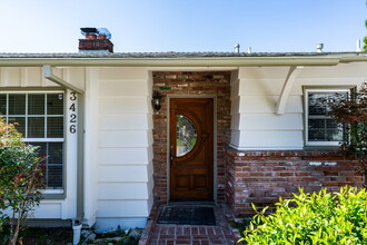 3426 Fairesta St in Glendale, CA - Building Photo - Building Photo