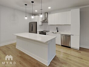 2500 Longview St in Austin, TX - Foto de edificio - Building Photo