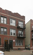 304 Schaefer St in Brooklyn, NY - Foto de edificio - Building Photo