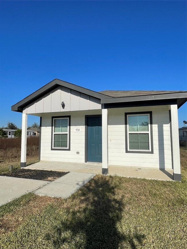 958 Rd 5702 in Cleveland, TX - Building Photo - Building Photo