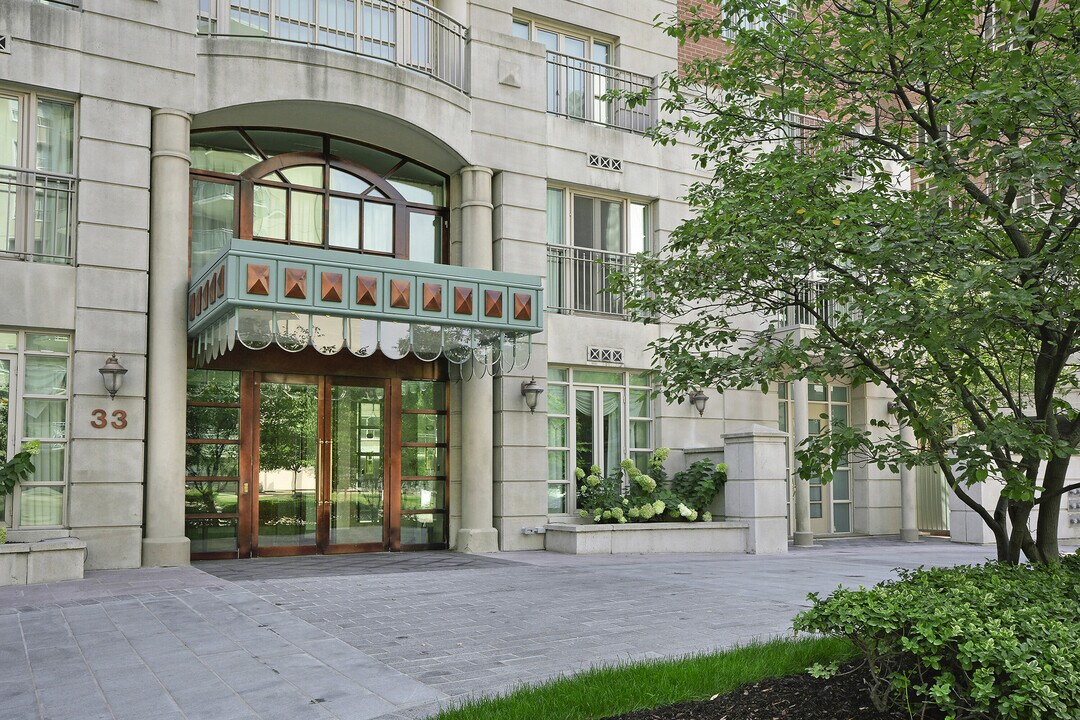 33 Delisle Ave in Toronto, ON - Building Photo