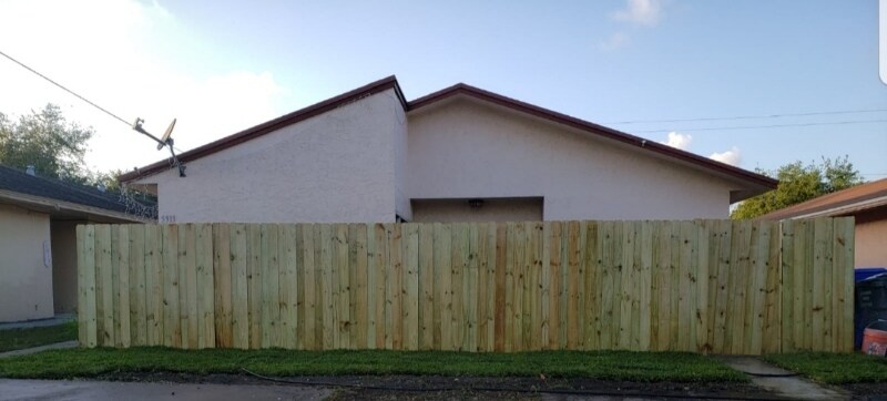 5913 Lincoln St in Hollywood, FL - Building Photo