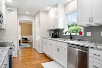 2205 Bell Tavern Ct in Louisville, KY - Building Photo - Building Photo