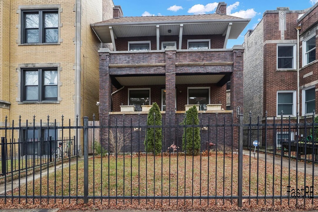 6651 N Ashland Ave, Unit 6651 N Ashland Ave FL 1 in Chicago, IL - Building Photo