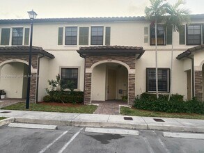9228 W 33rd Way in Hialeah, FL - Building Photo - Building Photo