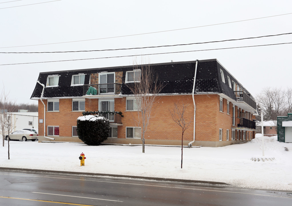 375 Waterloo St in Wilmot, ON - Building Photo