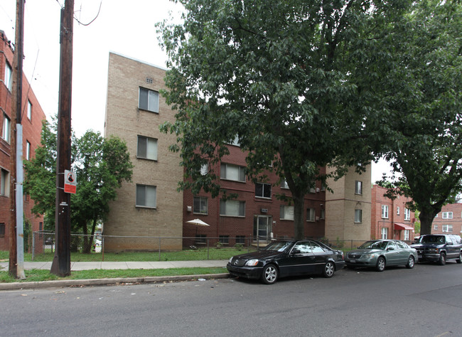 1711 28th St SE in Washington, DC - Foto de edificio - Building Photo