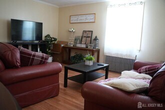 413 Paderewski Ave in Perth Amboy, NJ - Building Photo - Building Photo