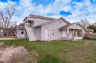 200 W Caroline St in Trinity, TX - Building Photo