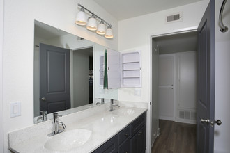 Lakehouse Apartments in Lake Elsinore, CA - Building Photo - Interior Photo