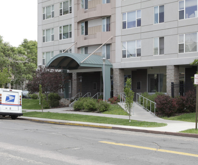 Thomas F Connole Apartments in Denver, CO - Foto de edificio - Building Photo