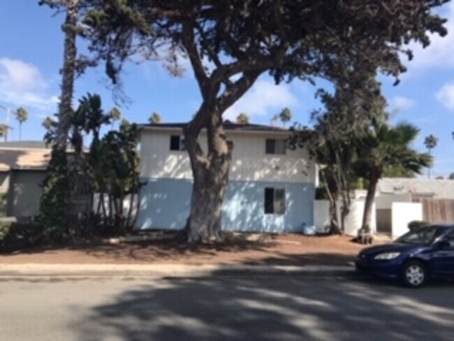 1940 Broadway St in Oceanside, CA - Building Photo - Building Photo
