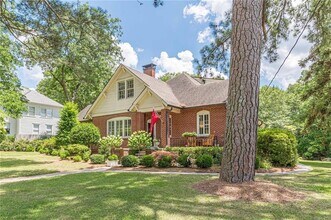 1878 Cambridge Ave in College Park, GA - Foto de edificio - Building Photo