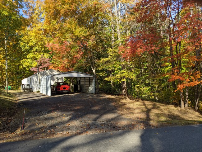 7967 Caswell Rd in Stanley, NC - Foto de edificio - Building Photo