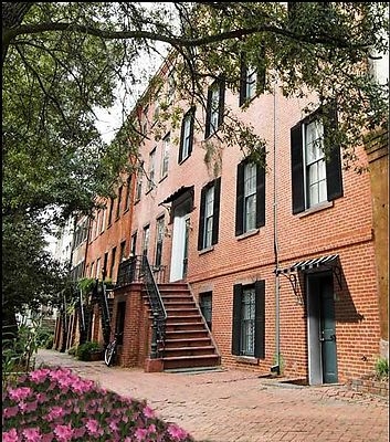 102 W Jones St in Savannah, GA - Building Photo