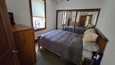 906 S 5th St in Milwaukee, WI - Building Photo - Building Photo