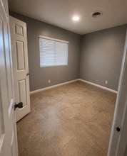 43826 Adler Ave in Lancaster, CA - Foto de edificio - Building Photo