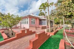 401 N Wild Olive Ave in Daytona Beach, FL - Building Photo