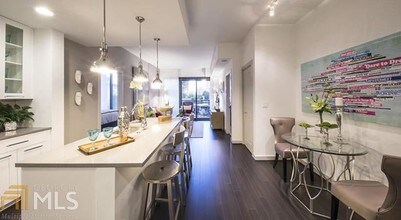 3380 Peachtree Rd NE-Unit -1BR in Atlanta, GA - Foto de edificio - Building Photo